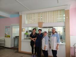 13 марта, в нашей школе прошла важная акция — родительский контроль за организацией питания. Родители учеников смогли лично оценить качество предоставляемых детям блюд, организацию процесса приема пищи и соблюдение санитарных норм.

Эта инициатива направлена на повышение прозрачности и улучшение качества школьного питания. Мы благодарны родителям за проявленную активность и заинтересованность в здоровье наших детей!

 Основные моменты проверки:
- Оценка разнообразия меню,
- Проверка свежести продуктов,
- Соблюдение санитарно-гигиенических требований,
- Учет пожеланий и замечаний родителей.

Для улучшения ситуации мы готовы учесть все рекомендации и пожелания, полученные в ходе акции. Ваше мнение важно для нас!